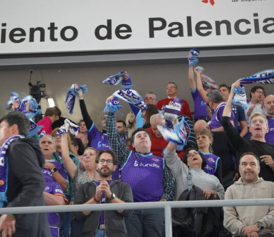 Las gradas en el Súper Agropal Palencia- Amics Castelló.