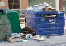 Imagen de basura en la ciudad aportada por Izquierda Unida-Podemos en Palencia