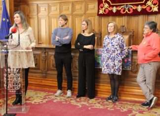 Presentación en el Salón de Plenos ddel Ayuntamiento de Palencia de 'Viernes de Barrio'