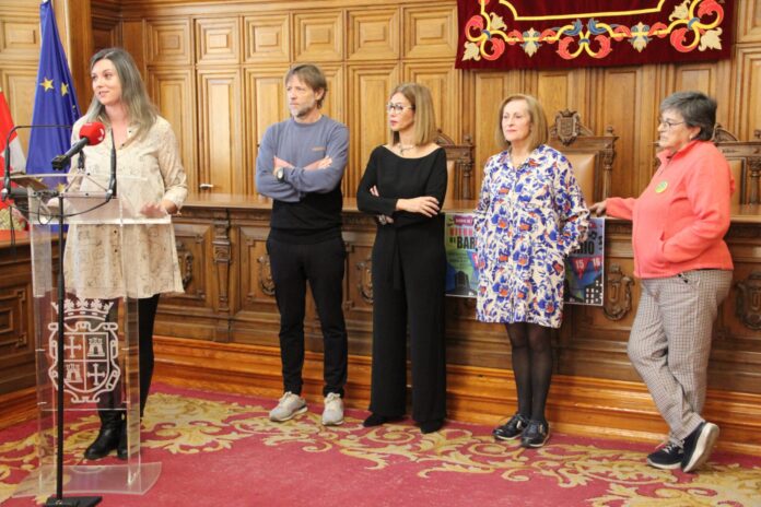 Presentación en el Salón de Plenos ddel Ayuntamiento de Palencia de 'Viernes de Barrio'