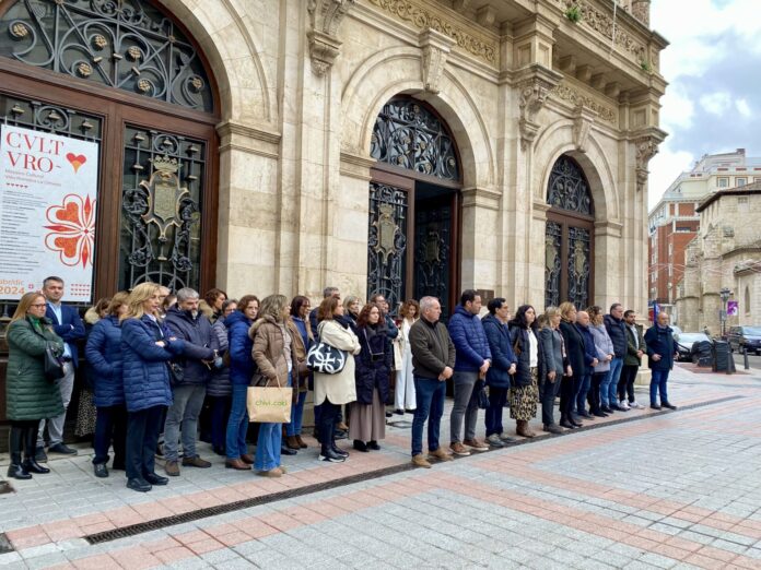 Un minuto de silencio y una declaración institucional para manifestar el rechazo institucional a la violencia contra las mujeres