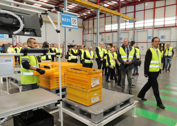 Brágimo / ICAL . Inauguración del nuevo Centro Logístico de Yazaki en Palencia. El evento cuenta con la presencia de altos ejecutivos de Yazaki Europa, Medio Oriente y África (Y-EMEA) y Nippon Express, así como del embajador de Japón en España, Takahiro Nakamae, y representantes de las autoridades locales y regionales, en la imagen el chairman Munenori Yamada (I) junto al embajador