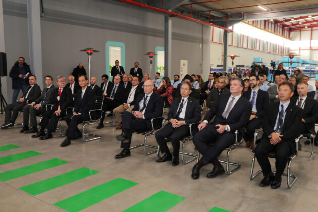 Brágimo / ICAL . Inauguración del nuevo Centro Logístico de Yazaki en Palencia. El evento cuenta con la presencia de altos ejecutivos de Yazaki Europa, Medio Oriente y África (Y-EMEA) y Nippon Express, así como del embajador de Japón en España, Takahiro Nakamae, y representantes de las autoridades locales y regionales, en la imagen el chairman Munenori Yamada (I) junto al embajador