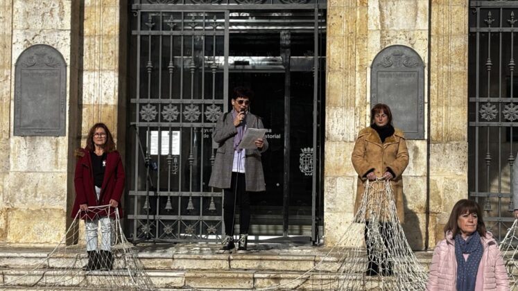 Manifiesto en conmemoración del Día Internacional contra la Violencia de Género en la Plaza Mayor de Palencia