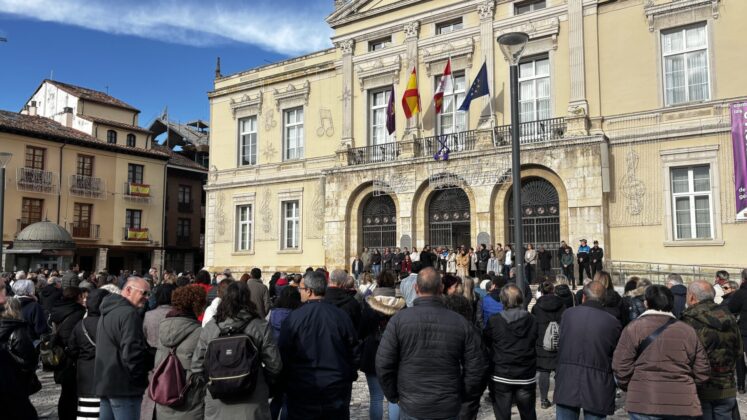 Manifiesto en conmemoración del Día Internacional contra la Violencia de Género en la Plaza Mayor de Palencia