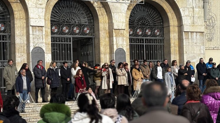 Manifiesto en conmemoración del Día Internacional contra la Violencia de Género en la Plaza Mayor de Palencia