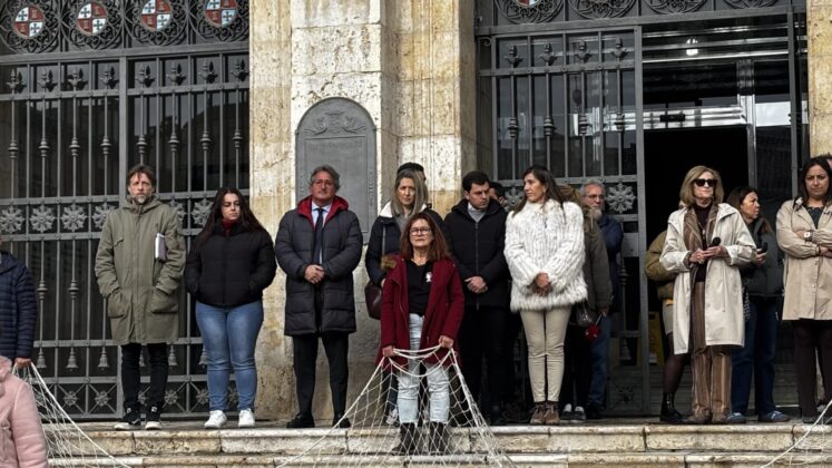 Manifiesto en conmemoración del Día Internacional contra la Violencia de Género en la Plaza Mayor de Palencia