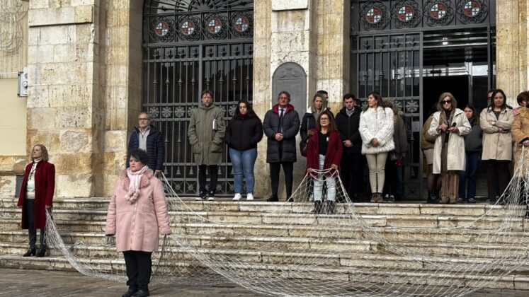 Manifiesto en conmemoración del Día Internacional contra la Violencia de Género en la Plaza Mayor de Palencia