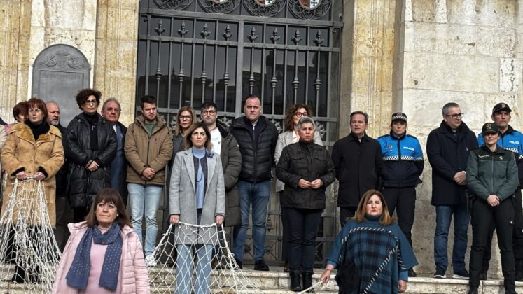 Manifiesto en conmemoración del Día Internacional contra la Violencia de Género en la Plaza Mayor de Palencia