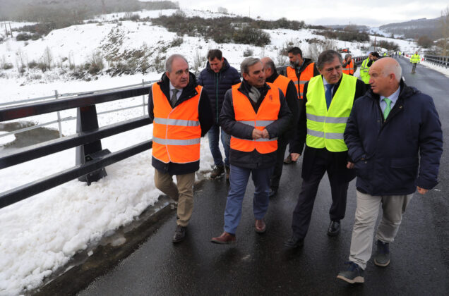 El consejero de Movilidad y Transformación Digital visita las obras de la CL-627 de Cervera de Pisuerga al límite con Cantabria