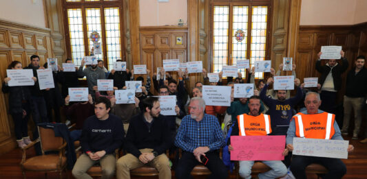 Los trabajadores municipales vuelven a protestar durante el pleno del Ayuntamiento de Palencia