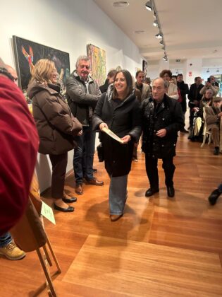 Antonio de la Peña en la inauguración de la muestra Arte Palencia del colectivo Thieldón