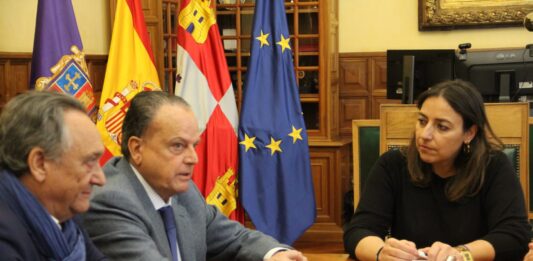 El Consejo de Cuentas se reúne con la Alcaldesa de Palencia