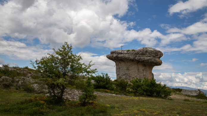 Eduardo Margareto - Peña Mesa en el monumento natural de Las Tuerces en Villaescusa de las Torres (Palencia)