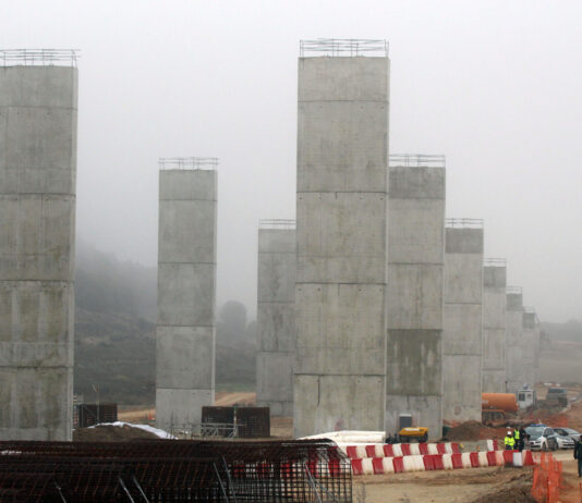 El ministro de Transportes supervisa el desarrollo de las obras en el tramo Quintanilla-Olivares de la A-11, en la provincia de Valladolid