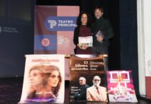 Presentación de Invierno Cultural. Concejal de Cultura, Turismo y Fiestas, Francisco Fernández y María San Miguel autora de la trilogía 'Rescoldos de paz y Violencia'