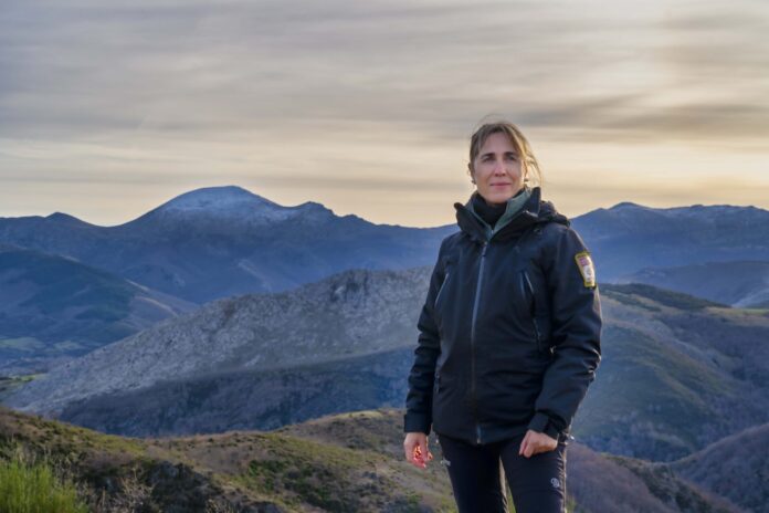 Begoña Almeida, de la Fundación Oso Pardo, esta bióloga se encarga de la protección del oso en la montaña palentina